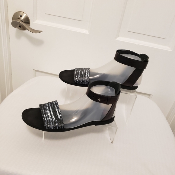 VINCE BLACK & WHITE "Sawyer" Sandals, Size 9 = 40, Stylish Flats Sleek - Picture 3 of 12
